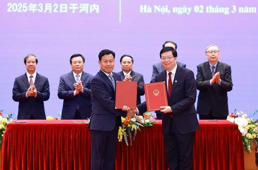 Giáo sư Đại học Thanh Hoa tham gia dẫn dắt phát triển lĩnh vực AI tại Việt Nam- Ảnh 2. Giáo sư Đại học Thanh Hoa tham gia dẫn dắt phát triển lĩnh vực AI tại Việt Nam- Ảnh 2.