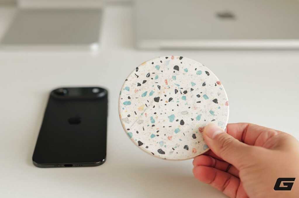 Nếu 5,6 mm chưa đủ thuyết phục, hãy xem bộ ảnh này để thấy những vật nhỏ bé quanh ta bỗng to lớn bất thường cạnh iPhone Air- Ảnh 6. Nếu 5,6 mm chưa đủ thuyết phục, hãy xem bộ ảnh này để thấy những vật nhỏ bé quanh ta bỗng to lớn bất thường cạnh iPhone Air- Ảnh 6.