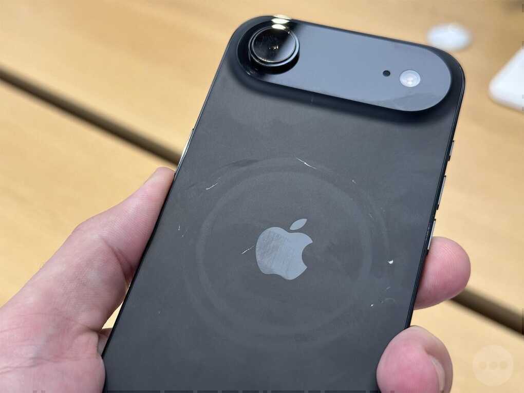 Người dùng phàn nàn lớp vỏ iPhone 17 Pro và iPhone Air dễ bị trầy xước - 1