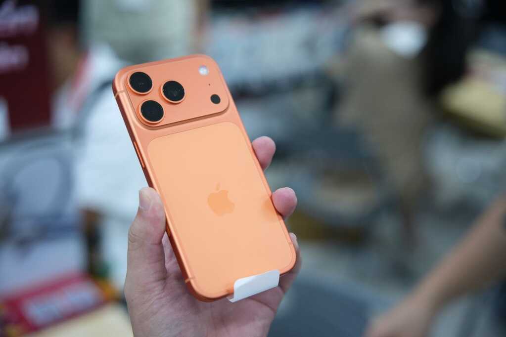 Giá iPhone 17 Pro Max liên tục tăng cao vì cháy hàng