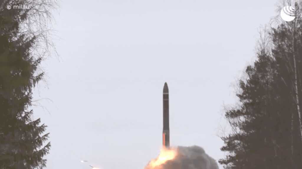 Tên lửa RS-24 Yars tầm bắn 12.000km, tốc độ Mach 20, công nghệ MIRV ‘xuyên thủng mọi lá chắn’