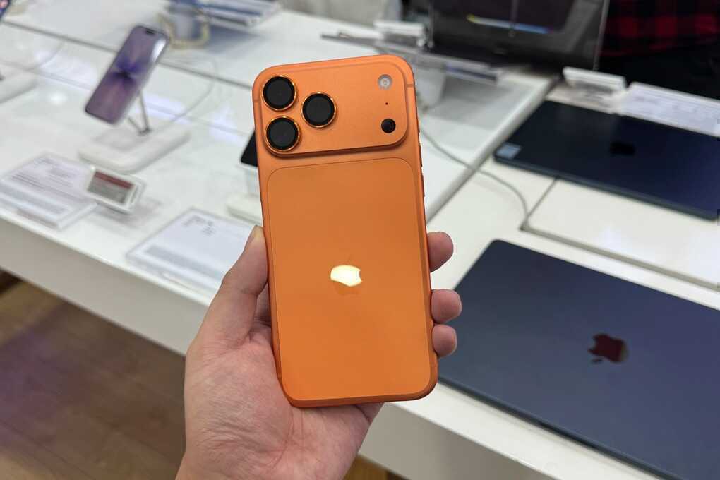 iPhone 17 Pro Max xách tay đắt hơn chục triệu đồng so với máy chính hãng - 2