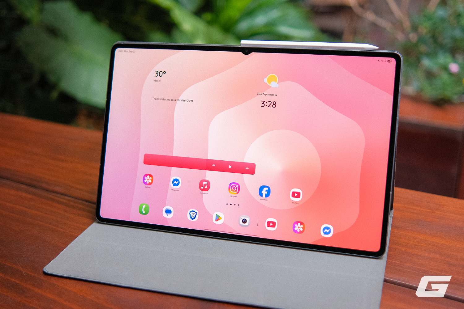 Trên tay Samsung Galaxy Tab S11 Ultra: Màn hình 14.6 inch siêu đẹp, thiết kế mỏng nhẹ, pin lớn và DeX mới nâng cấp- Ảnh 2. Trên tay Samsung Galaxy Tab S11 Ultra: Màn hình 14.6 inch siêu đẹp, thiết kế mỏng nhẹ, pin lớn và DeX mới nâng cấp- Ảnh 2.