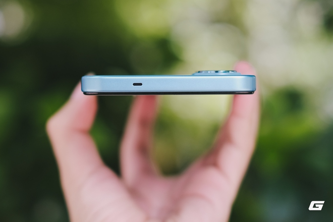Trên tay điện thoại giá 2 triệu hơn nhưng thiết kế giống iPhone 17, có bán chính hãng- Ảnh 5. Trên tay điện thoại giá 2 triệu hơn nhưng thiết kế giống iPhone 17, có bán chính hãng- Ảnh 5.