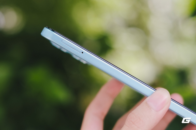 Trên tay điện thoại giá 2 triệu hơn nhưng thiết kế giống iPhone 17, có bán chính hãng- Ảnh 6. Trên tay điện thoại giá 2 triệu hơn nhưng thiết kế giống iPhone 17, có bán chính hãng- Ảnh 6.