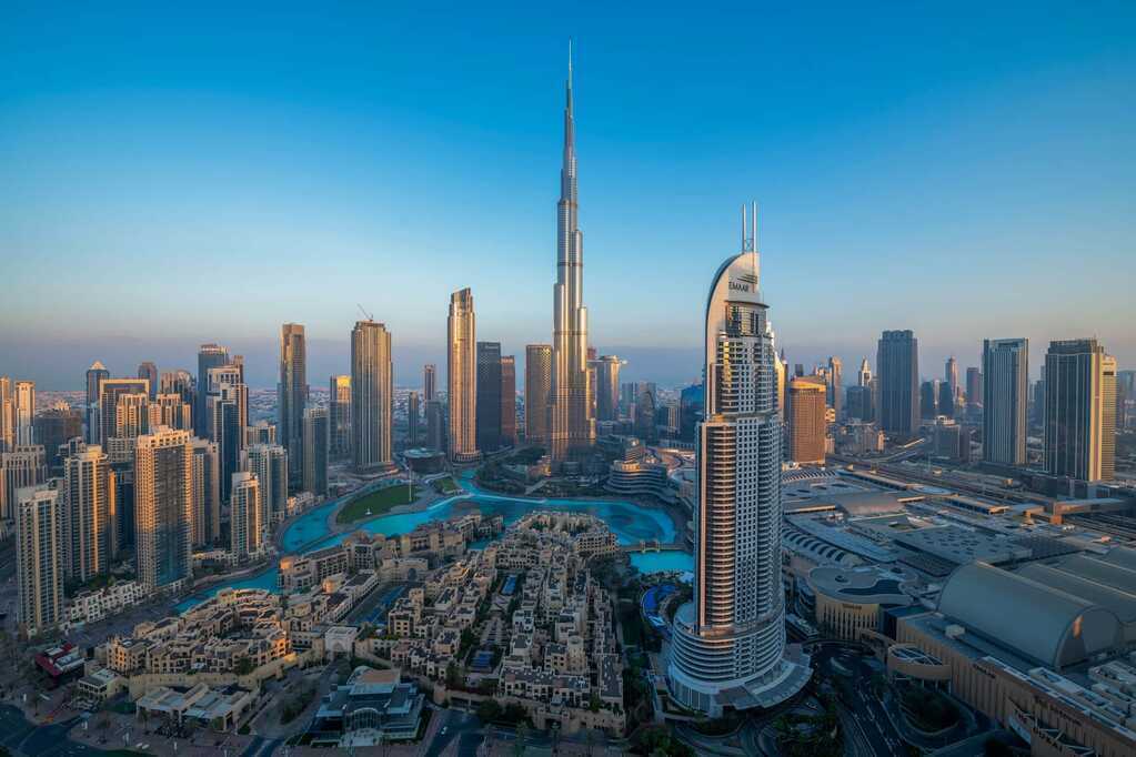 Tin vui từ UAE: "Ông lớn" G42 muốn bắt tay FPT và Việt Thái làm trung tâm dữ liệu, chủ nhân tháp Burj Khalifa sắp sang Việt Nam tìm cơ hội đầu tư- Ảnh 5. Tin vui từ UAE: "Ông lớn" G42 muốn bắt tay FPT và Việt Thái làm trung tâm dữ liệu, chủ nhân tháp Burj Khalifa sắp sang Việt Nam tìm cơ hội đầu tư- Ảnh 5.
