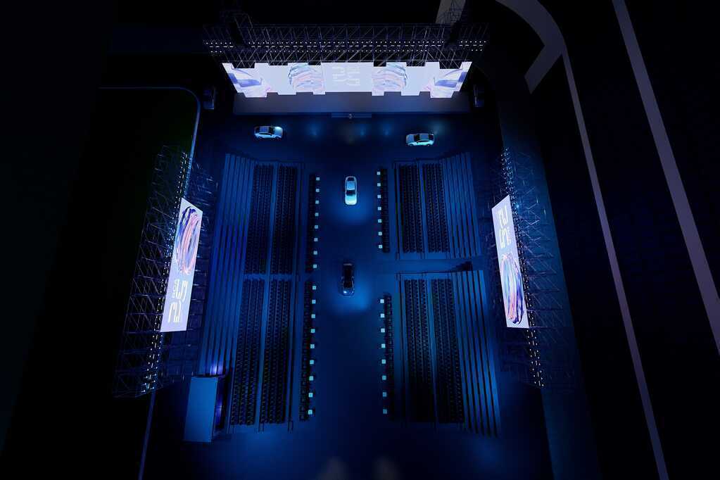 Bật mí không gian "tương lai" của Gala trao giải Better Choice Awards 2025: Từ robot, ô tô chạy lên sân khấu tới những màn trình diễn bùng nổ- Ảnh 5. Bật mí không gian "tương lai" của Gala trao giải Better Choice Awards 2025: Từ robot, ô tô chạy lên sân khấu tới những màn trình diễn bùng nổ- Ảnh 5.