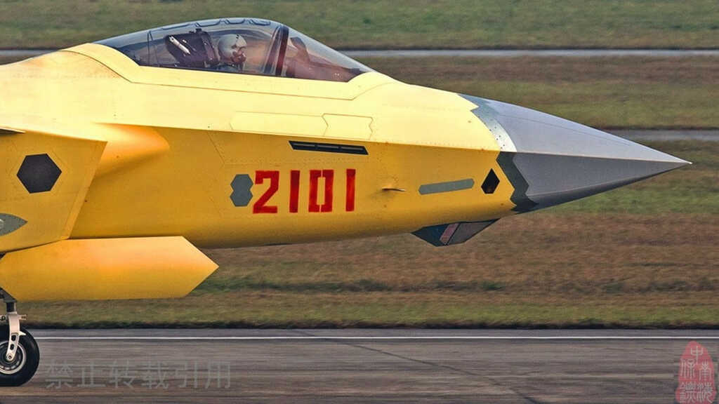 J20 Trung Quốc1.jpg