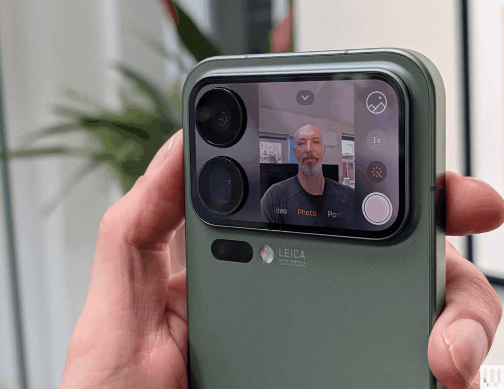 Trên tay điện thoại Xiaomi 17 Pro Max với thiết kế hai màn hình vừa ra mắt - 6