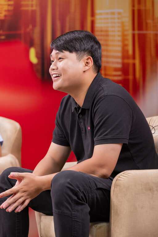 Để dạy được người cao tuổi trong nhà dùng điện thoại, người trẻ phải học được tính kiên nhẫn- Ảnh 2. Để dạy được người cao tuổi trong nhà dùng điện thoại, người trẻ phải học được tính kiên nhẫn- Ảnh 2.