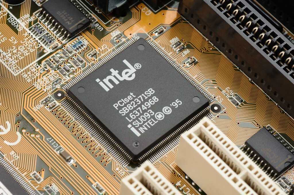 256.000 chip Intel sắp được phát miễn phí, nhưng không phải ai cũng dùng được