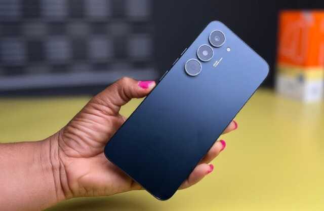 Lại có điện thoại giá rẻ đáng mua: Giá chỉ hơn 3 triệu nhưng có màn hình AMOLED 144Hz, pin 5.200mAh, nhiều tính năng AI- Ảnh 2. Lại có điện thoại giá rẻ đáng mua: Giá chỉ hơn 3 triệu nhưng có màn hình AMOLED 144Hz, pin 5.200mAh, nhiều tính năng AI- Ảnh 2.