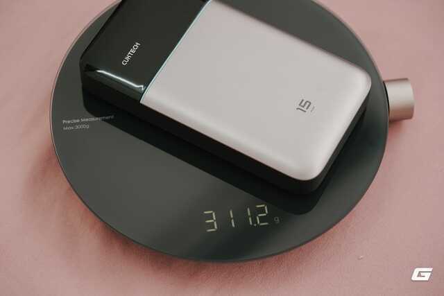Trên tay "đồ chơi" mới của Xiaomi: Pin dự phòng Cuktech 15 Air, công nghệ silicon-carbon giờ có ở khắp mọi nơi!- Ảnh 4. Trên tay "đồ chơi" mới của Xiaomi: Pin dự phòng Cuktech 15 Air, công nghệ silicon-carbon giờ có ở khắp mọi nơi!- Ảnh 4.