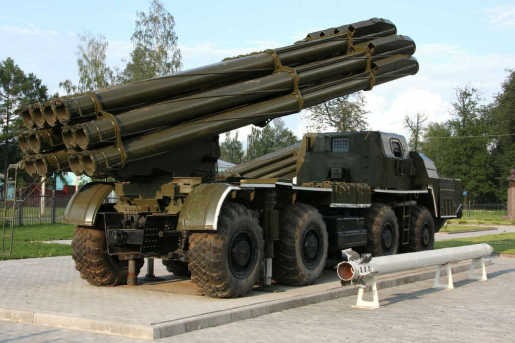 Pháo phản lực BM 30 Smerch 1.jpg