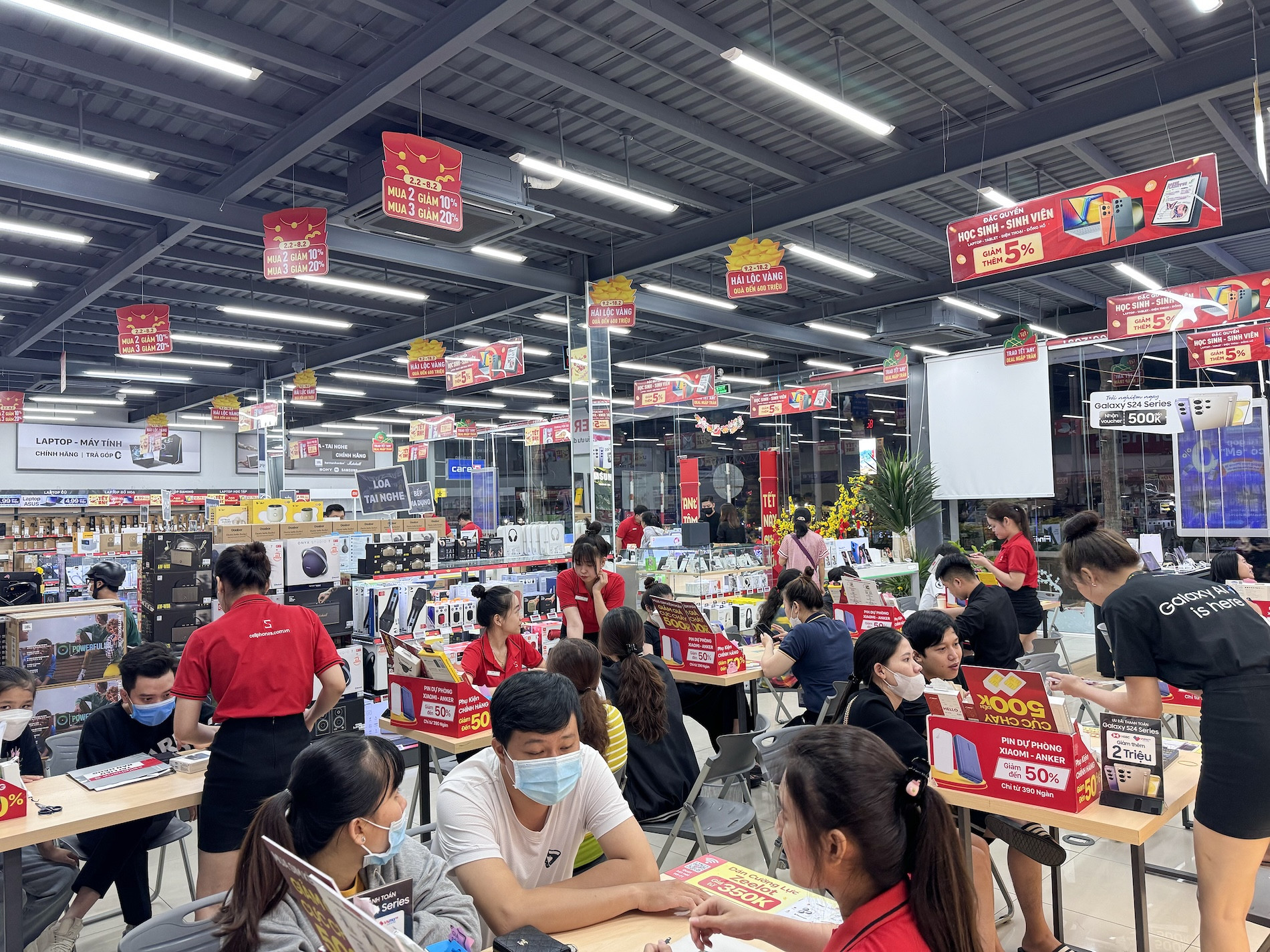 CellphoneS mua sắm Tết Ant Khang 3.jpg