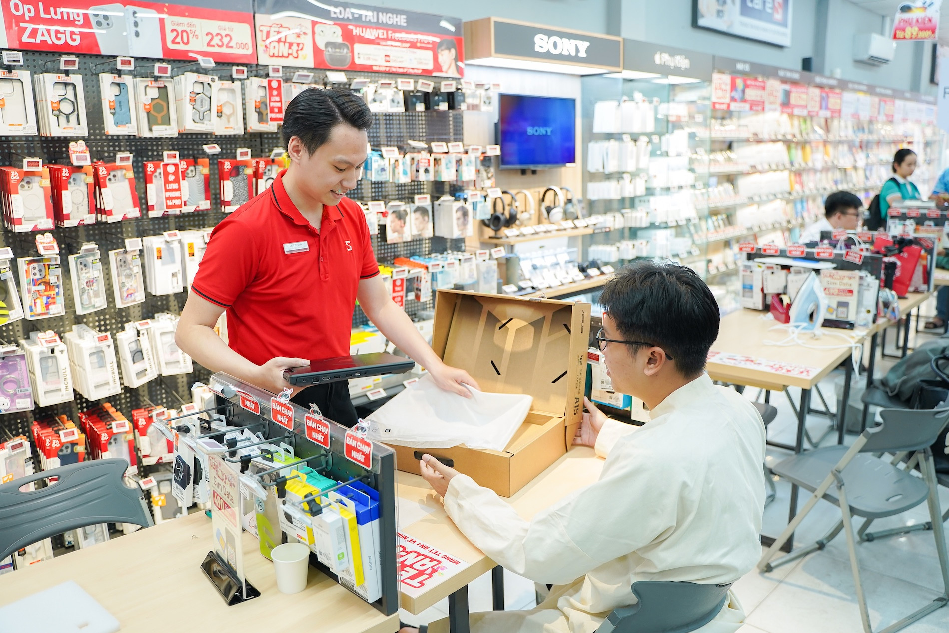 CellphoneS mua sắm Tết Ant Khang 2.jpg