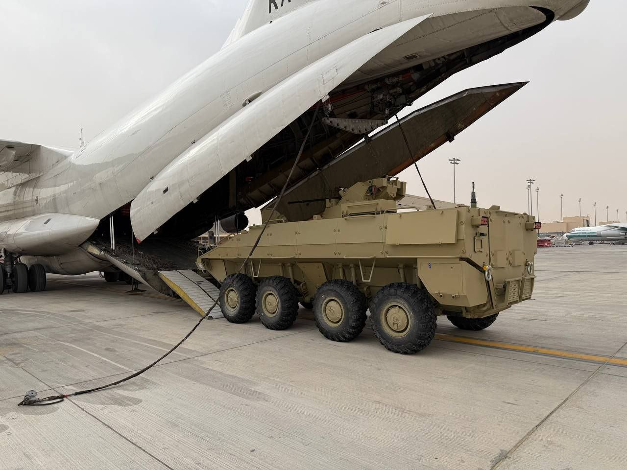 Siêu xe bọc thép BTR-22 công nghệ đỉnh cao, hỏa lực mạnh mẽ