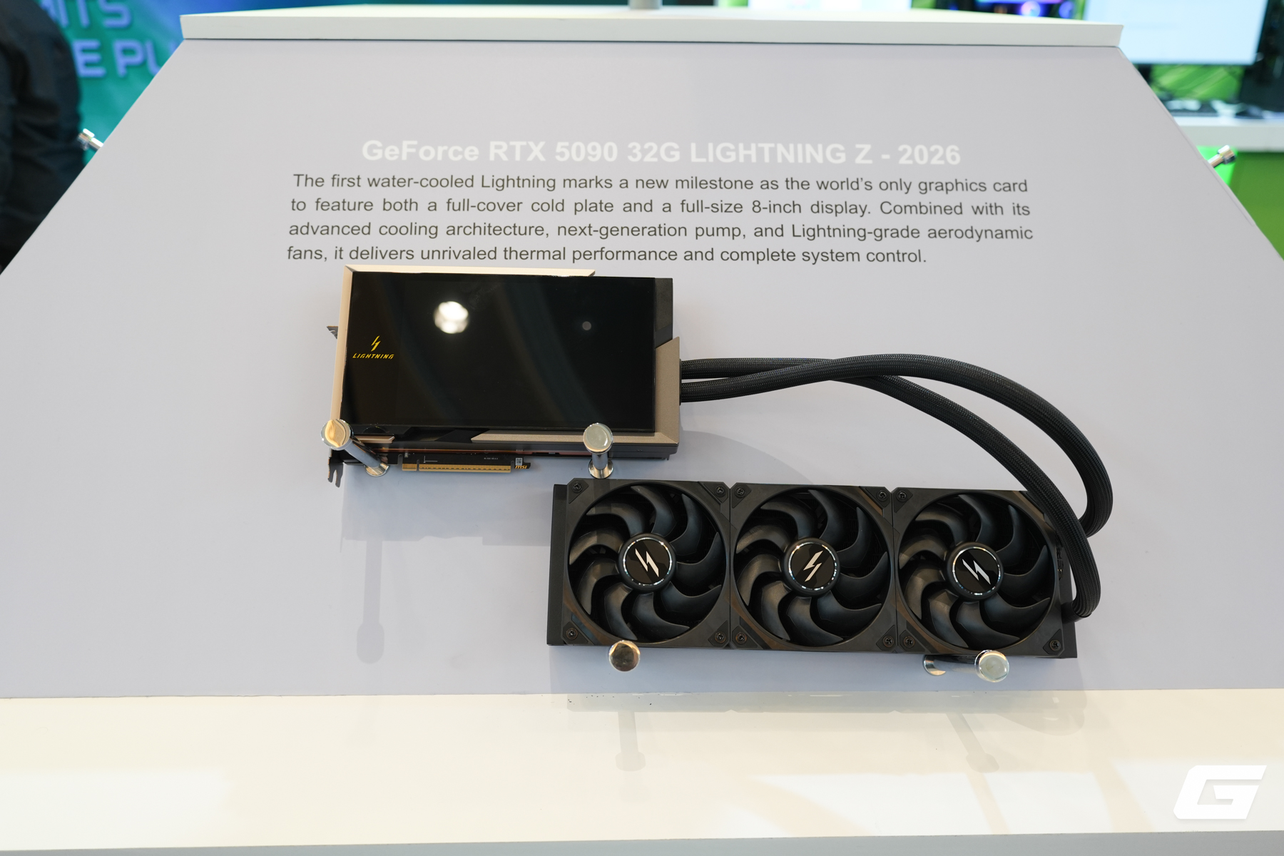 MSI tái xuất dòng LIGHTNING tại CES 2026 với “quái vật” RTX 5090: vượt giới hạn 1000W và có màn hình khổng lồ