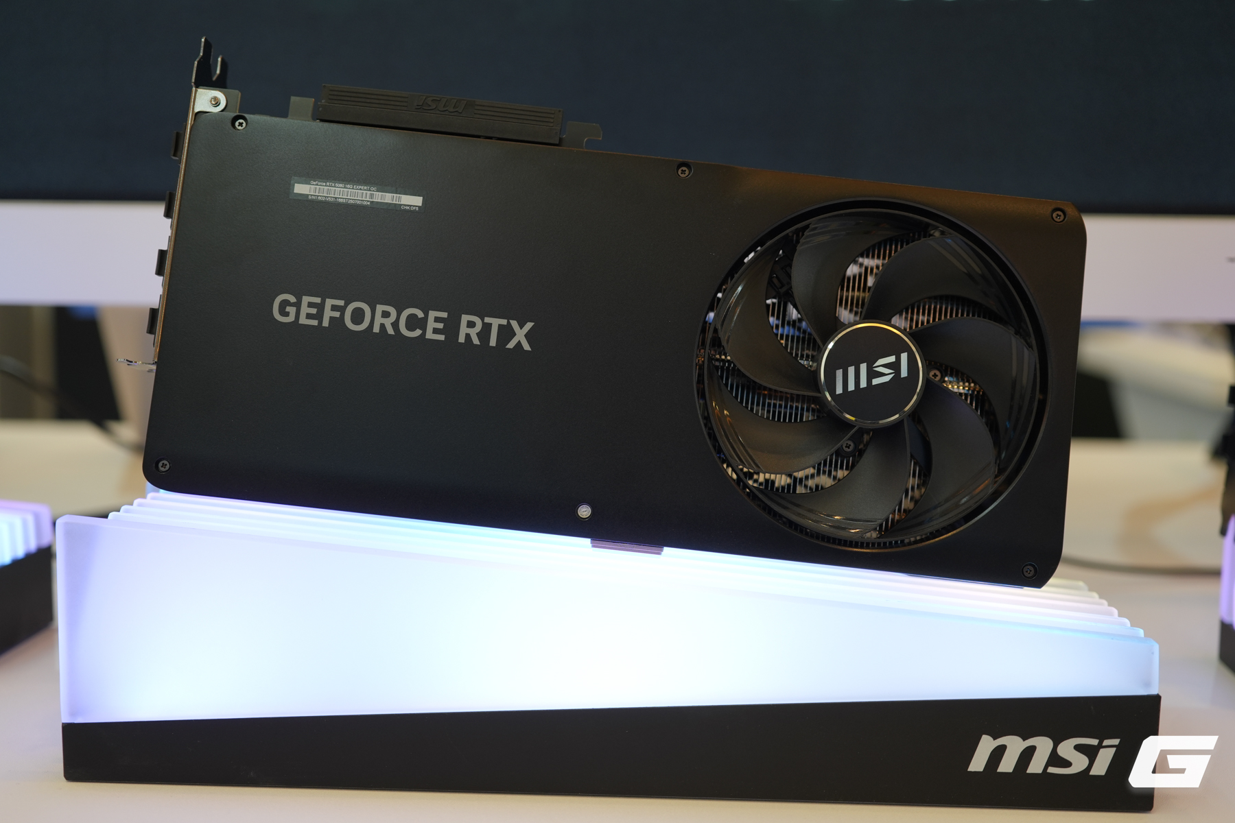 MSI tái xuất dòng LIGHTNING tại CES 2026 với “quái vật” RTX 5090: vượt giới hạn 1000W và có màn hình khổng lồ