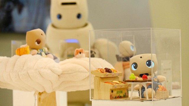 Robot hình người “đáng yêu nhất thế giới” gây chú ý tại CES 2026 với khả năng nhảy múa, chơi cờ và tương tác như con người