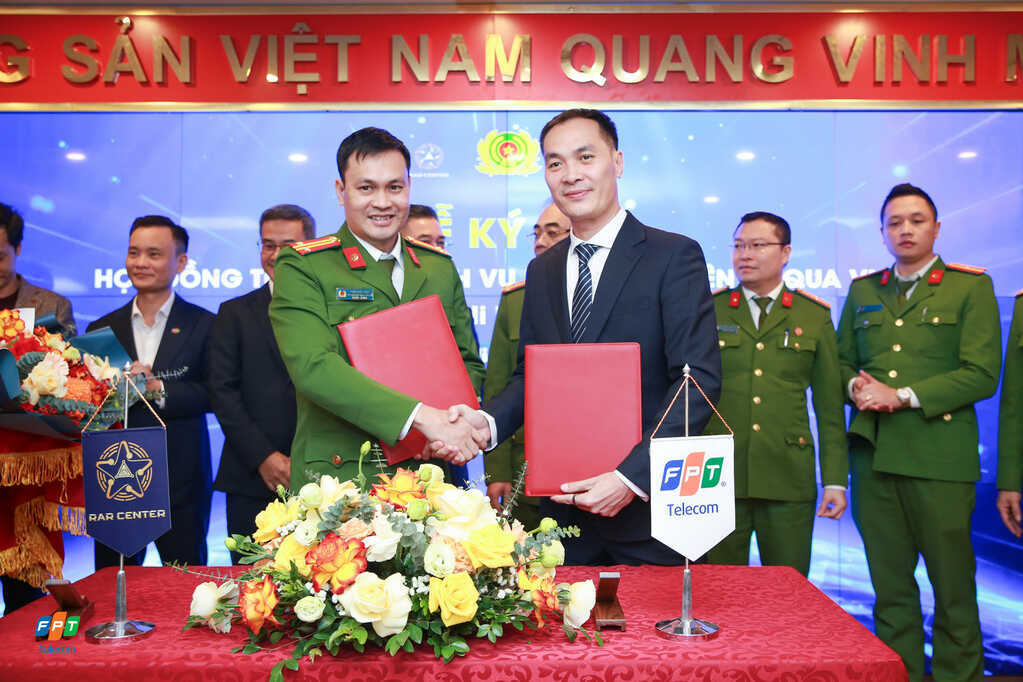 Xác thực điện tử qua VNeID trên các ứng dụng Hi FPT, FangTV