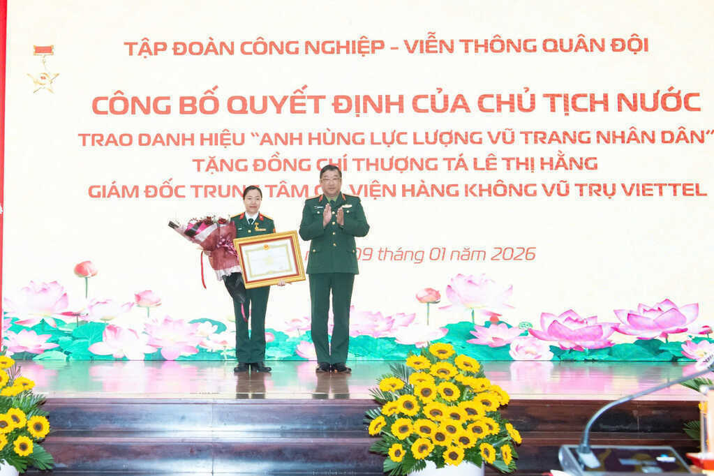 Le Thi Hang hang khong vu tru.jpg