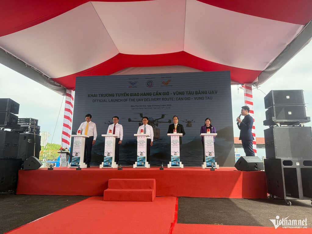 W-TPHCM khai trương tuyến giao hàng bằng UAV  Quốc Ngọc.jpg