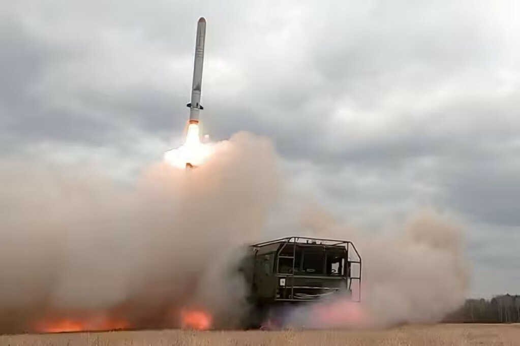 Tên lửa Iskander-M1 với ATACMS: 