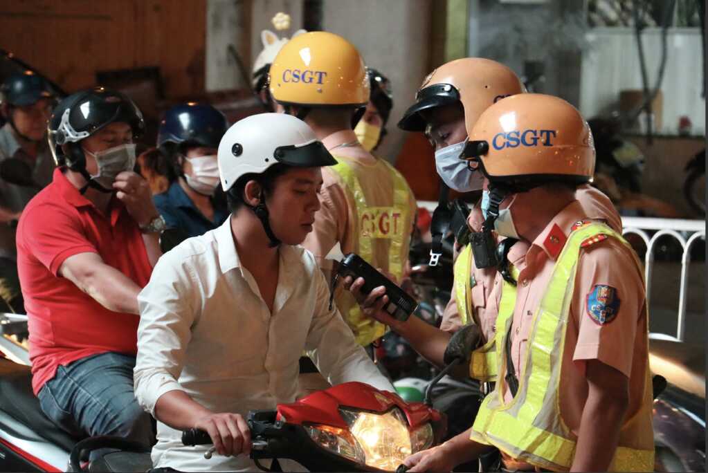 Chi tiết mức phạt nồng độ cồn dịp Tết 2026: "Kịch khung" lên đến 40 triệu đồng, bị trừ sạch điểm bằng lái