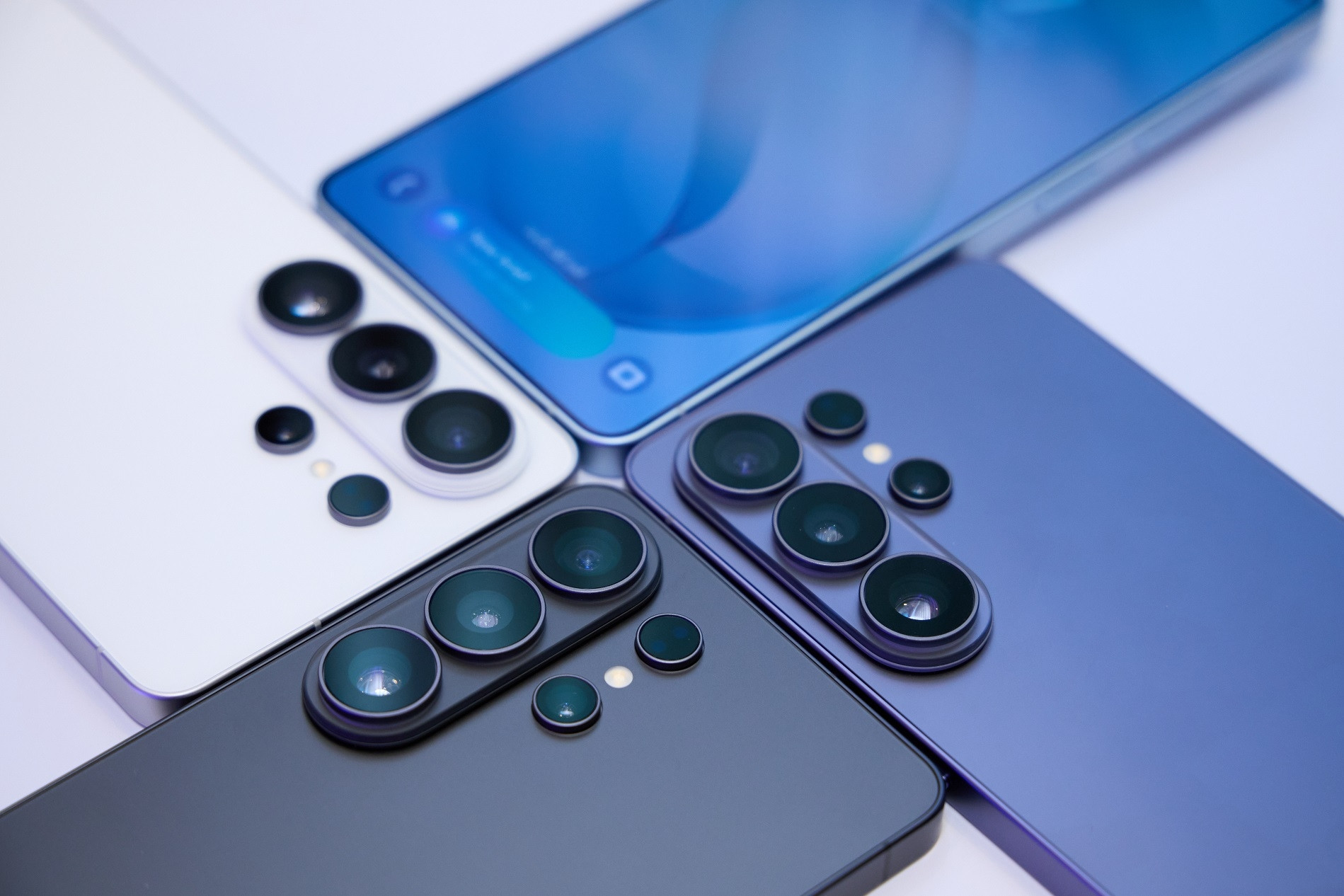 Samsung Galaxy S26: Ấn tượng với công nghệ chống nhìn trộm chủ động, định nghĩa lại điện thoại AI