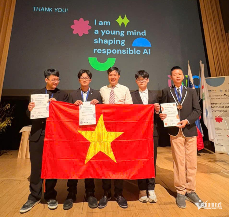 Học sinh Việt Nam giành 3 huy chương ngay lần đầu tham dự Olympic AI quốc tế