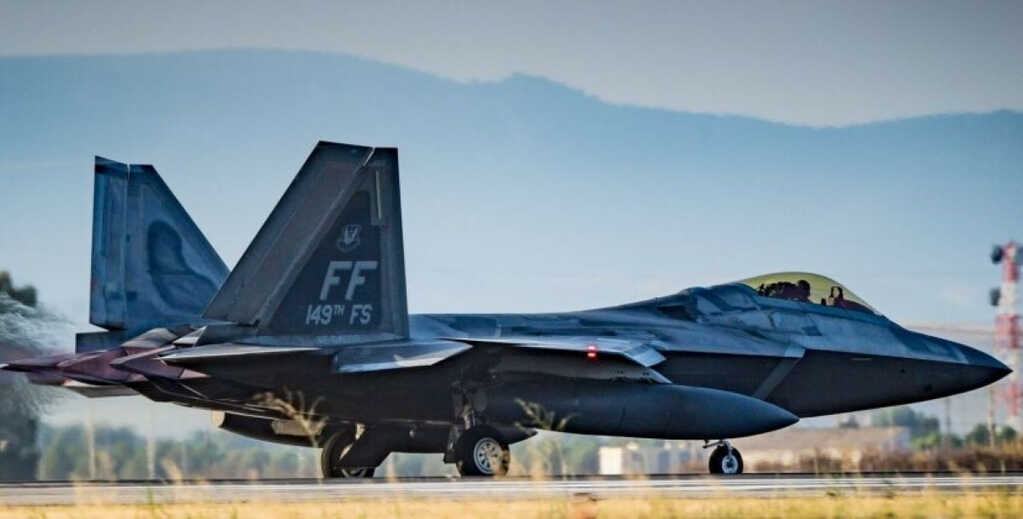 F 22 Mỹ.jpg