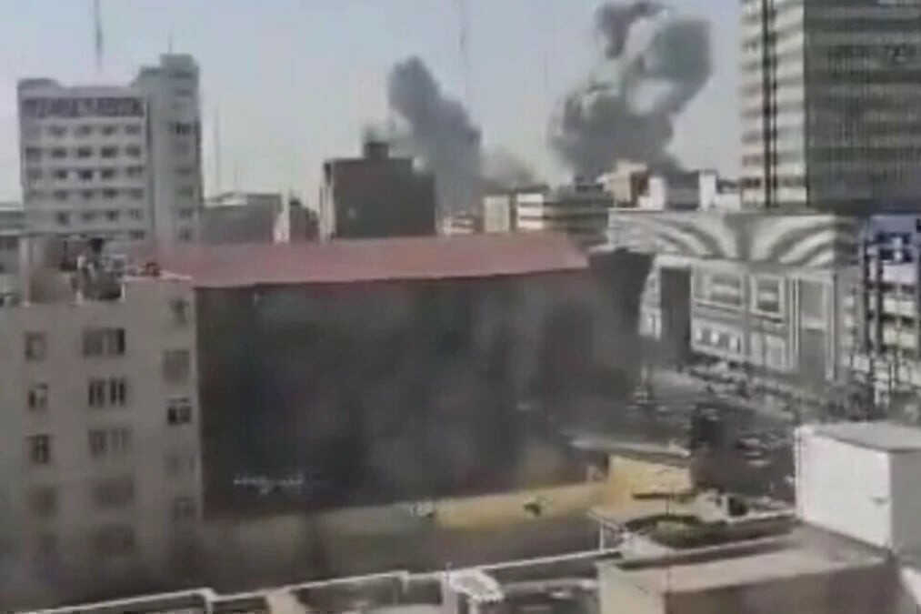 Mỹ - Israel tấn công phủ đầu Iran, ông Trump chính thức lên tiếng