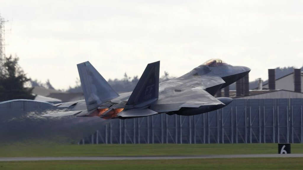 F 22 Mỹ 1.jpg