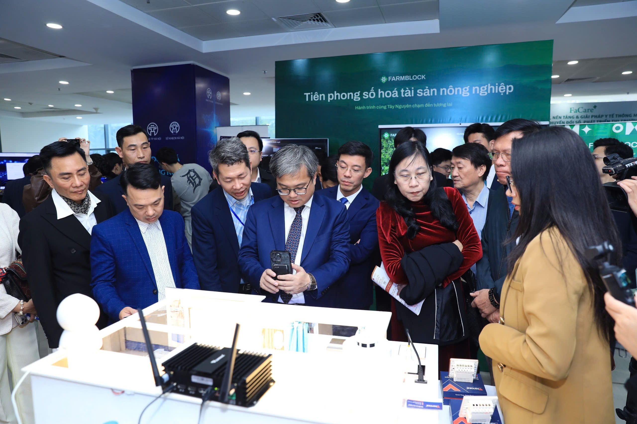 Hà Nội ra mắt Sàn Giao dịch Công nghệ và Chợ Chuyển đổi số