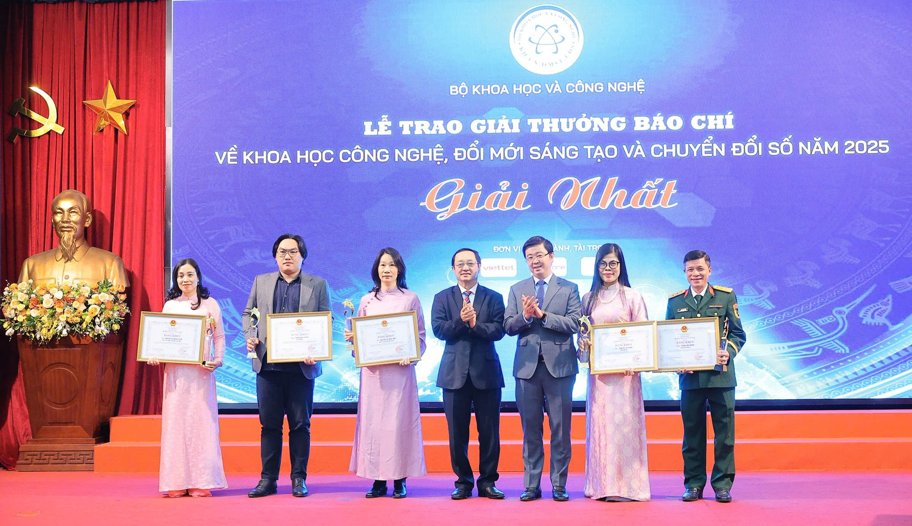 Trao giải báo chí về khoa học công nghệ và đổi mới sáng tạo năm 2025