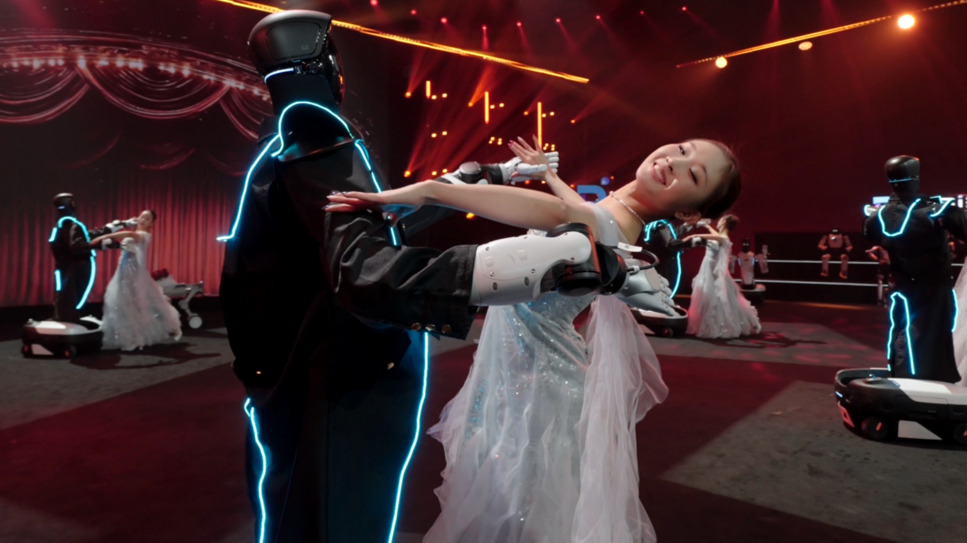 AGIBOT Night 2026: Khi robot hình người lên sân khấu nhảy múa, diễn hài, chiếm trọn spotlight