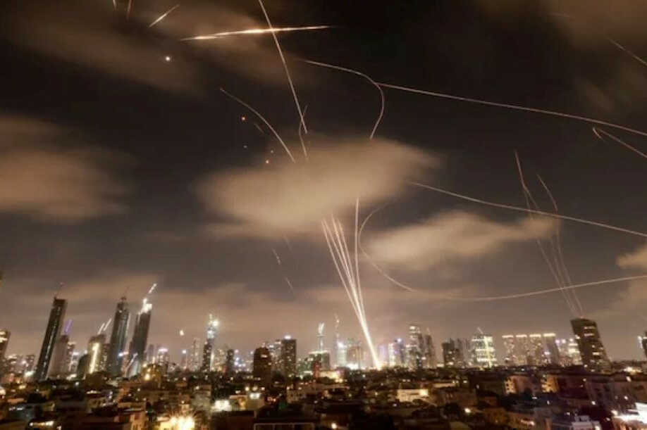 Tên lửa Fattah Iran tầm bắn 1.500km, tốc độ Mach 15 ‘xuyên thủng’ mọi lá chắn phòng thủ