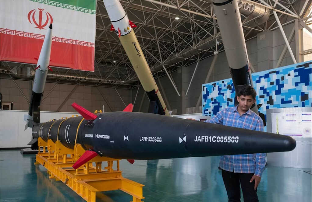 Tên lửa Fattah Iran tầm bắn 1.500km, tốc độ Mach 15 ‘xuyên thủng’ mọi lá chắn phòng thủ