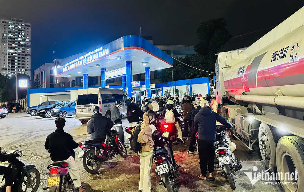 Hơn nửa triệu lượt tìm kiếm xe điện khi giá xăng dầu tăng mạnh