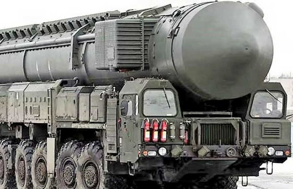 Tên lửa RS-28 Sarmat tốc độ Mach 27 'so găng' Hwasong-20 tầm bắn 15.000km khiến thế giới rùng mình