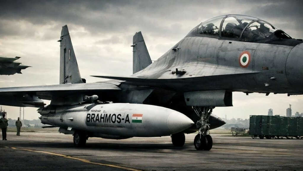 Tên lửa JASSM-ER so găng BrahMos-A 800km - 