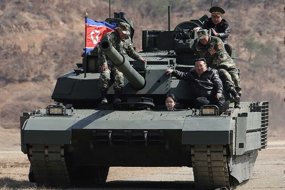 Con gái ông Kim Jong Un 13 tuổi lái xe tăng Chonma-2 - siêu vũ khí chống drone, công nghệ APS
