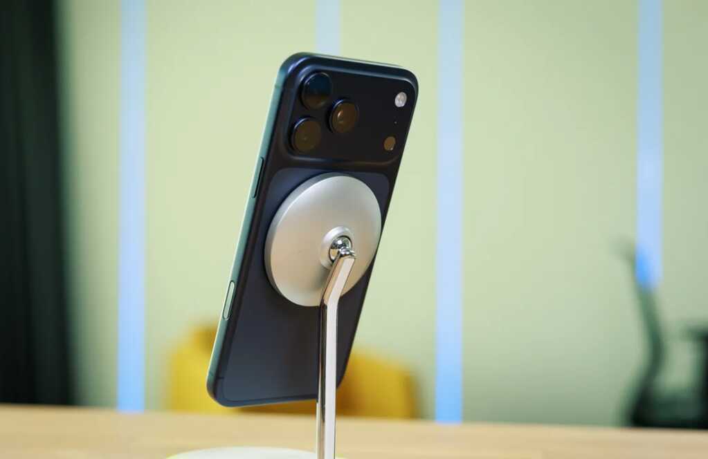 Tính năng bị coi là ‘nhàm chán’ trên iPhone vừa gây chấn động giới công nghệ