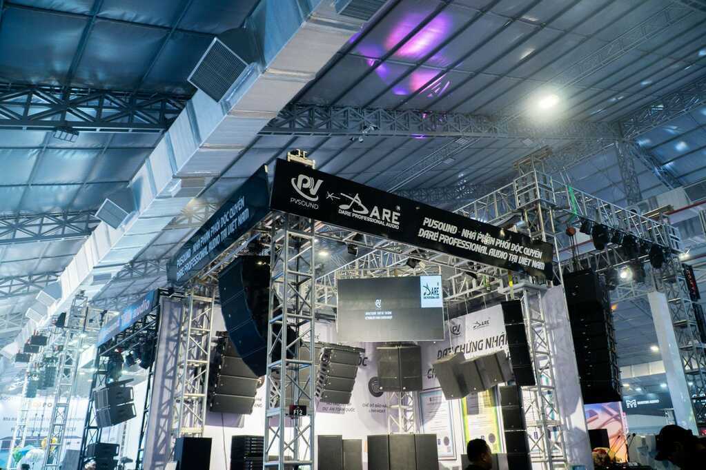 Cận cảnh hệ thống loa array và cục đẩy công suất tại gian hàng PVSOUND ở Triển lãm Âm Thanh & Ánh Sáng 2026 - Ảnh 2.