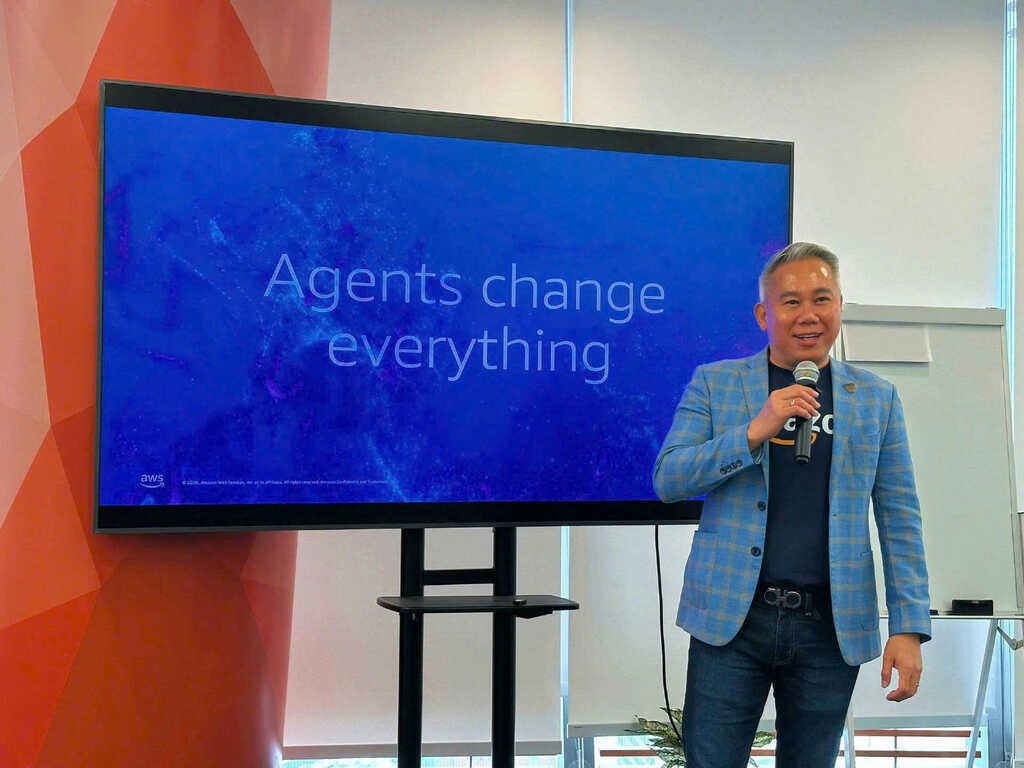 3-4 giờ sáng khách gọi tư vấn đầu tư chứng khoán, tổng đài vẫn sẵn sàng