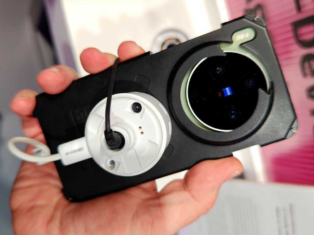 Lộ diện smartphone vivo pin 7.000mAh tại MWC 2026, có thể là X300 Max với chip Dimensity 9500