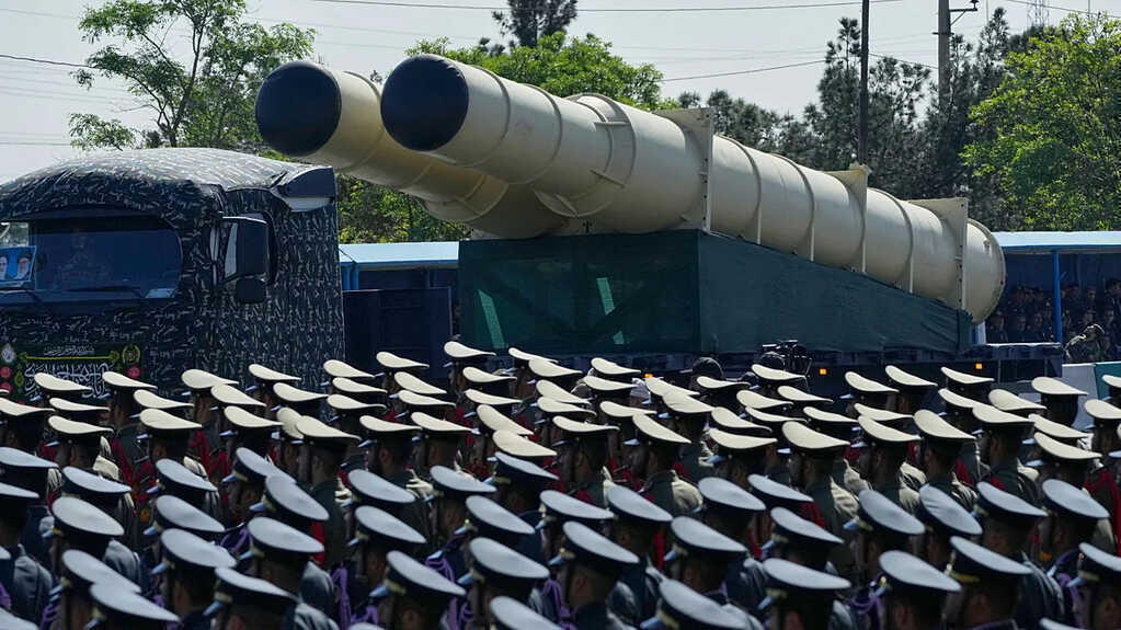 tên lửa Sejjil 3.jpg