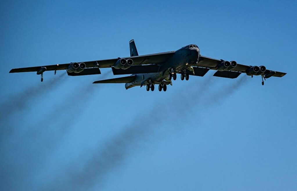 Máy bay B-52 Mỹ đang 