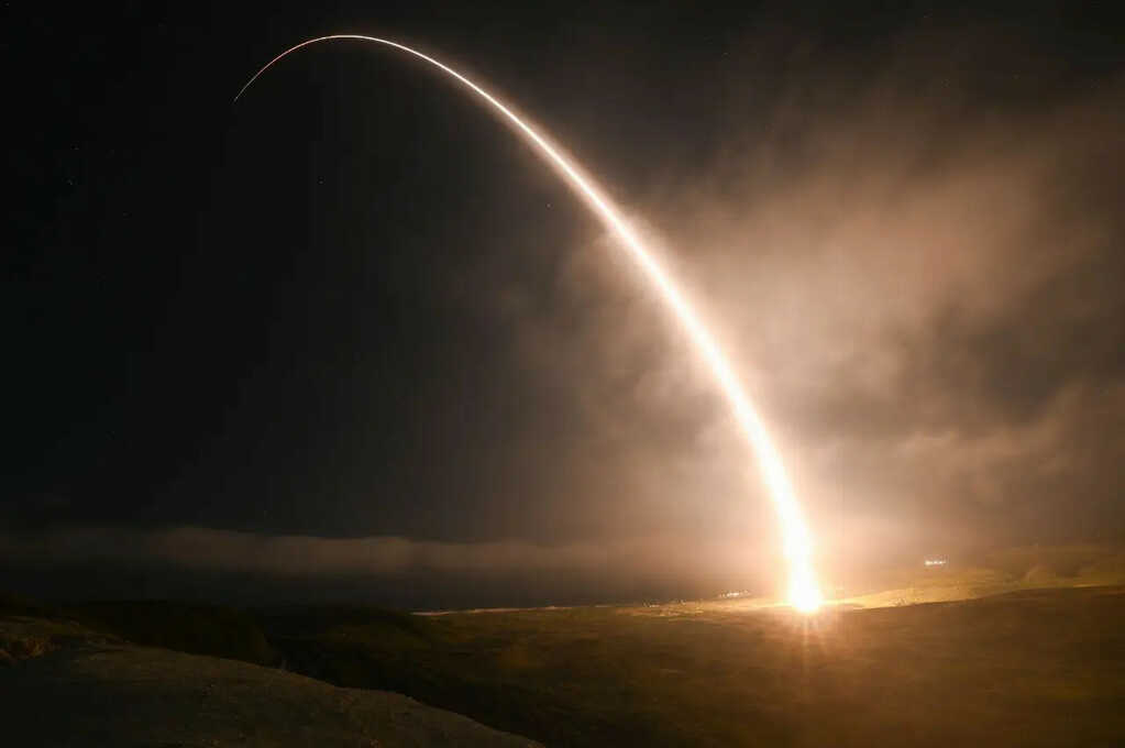 Tên lửa Minuteman III tốc độ Mach 23, công nghệ MIRV: 